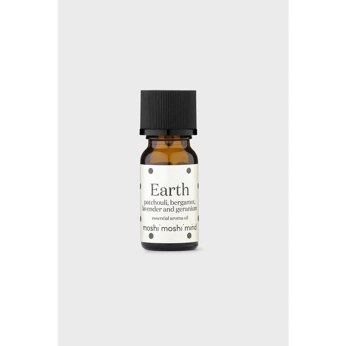 Aroma blend essential oil by Moshi Moshi Mind — patchouli, bergamot, lavender, and geranium notes, minimalist glass bottle, premium interior and self-care scent ritual.